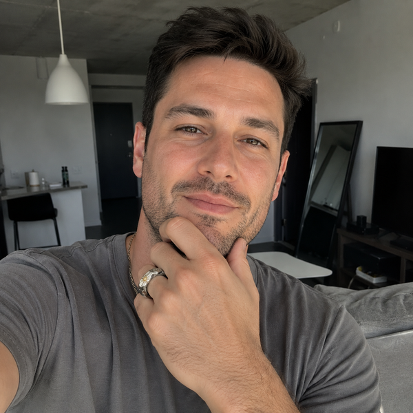 Daniel R